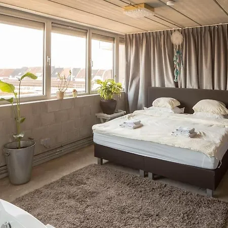 Mari's: Multifunctional Shelter With Big Garden Tatil Evi Gent